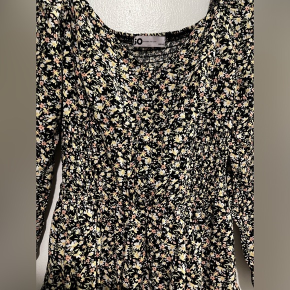 Women’s dress - Picture 4 of 7